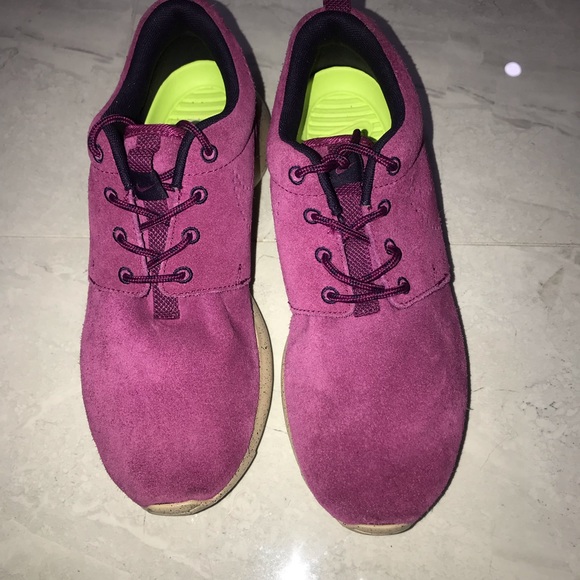 Suede Nike Roshe Women’s Running Shoes - Picture 5 of 6